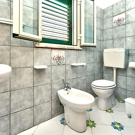 Pomelia -